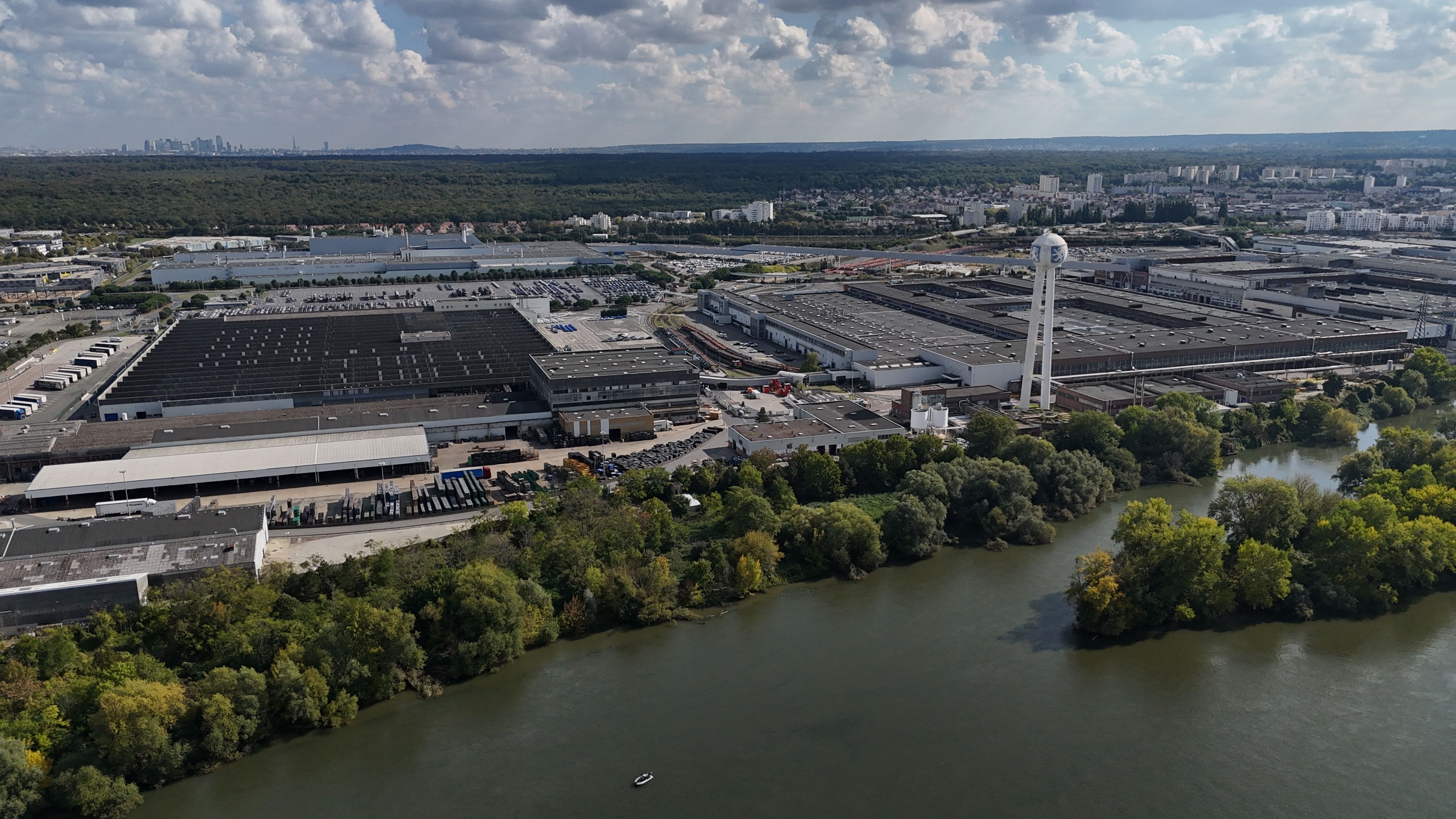 Le site de Stellantis représente 123 hectares d'emprise au sol à Poissy.