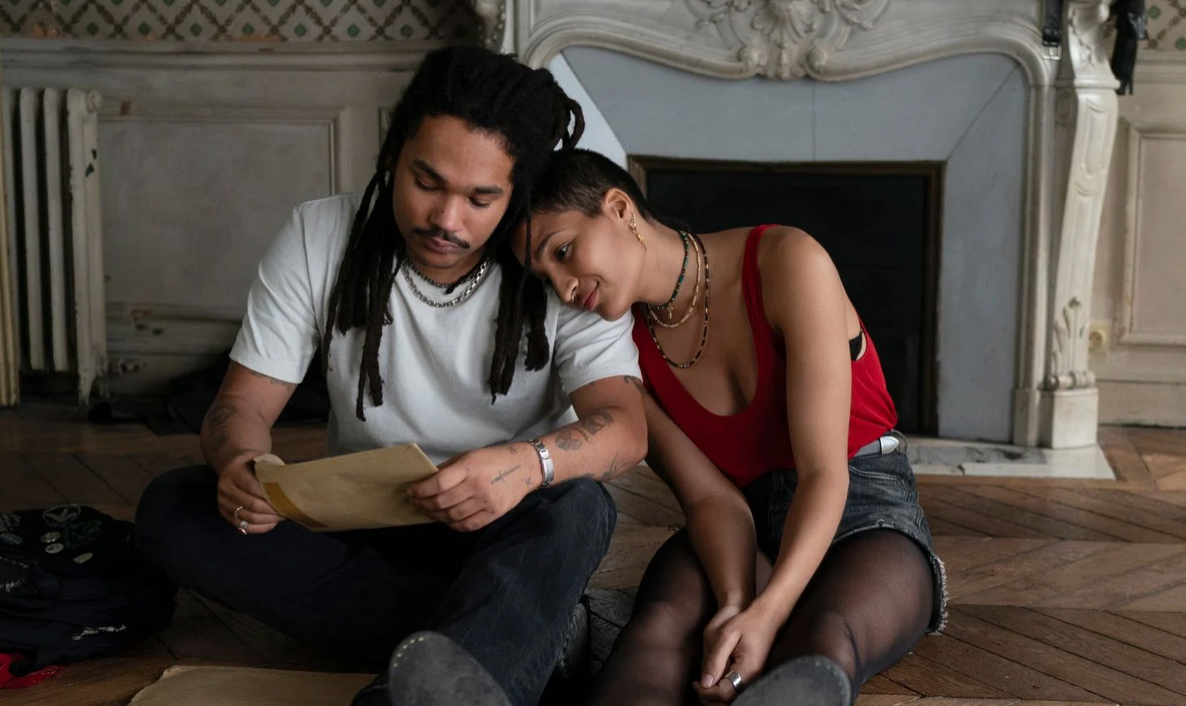 Indya Moore et Luka Sabbat dans "Father Mother Sister Brother"