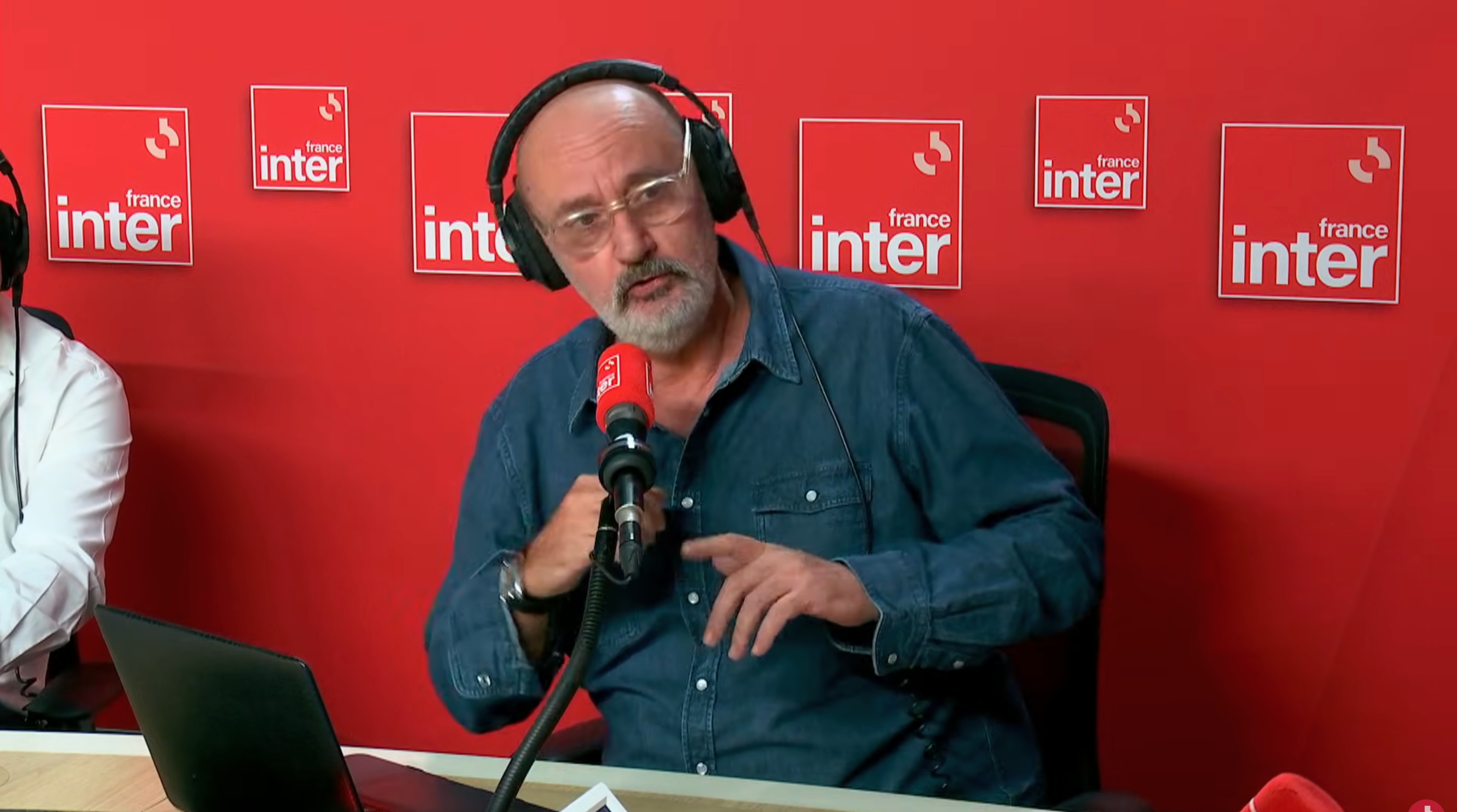 Daniel Morin en studio à France Inter le 13 janvier 2026, Maison de la radio à Paris
